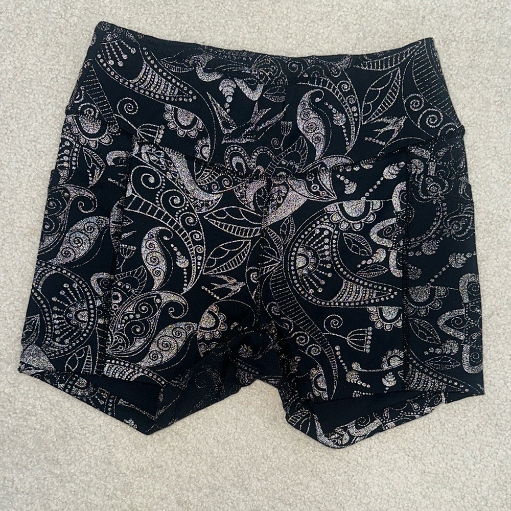Oiselle sz 6 Firecracker reflective shorts